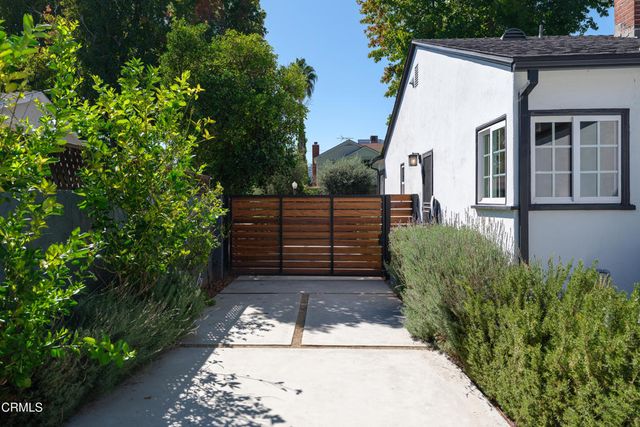 10537 Woodbridge Street, Los Angeles, CA 91602