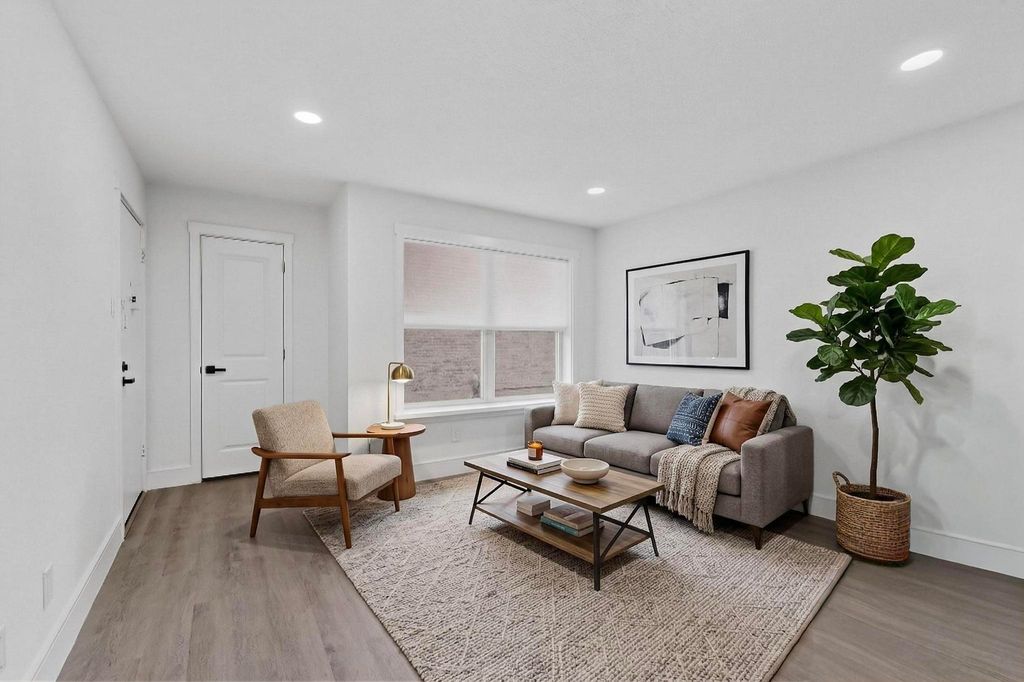 7708 Royal Lane 204, Dallas, TX 75230