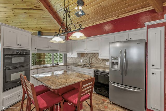 10865 Ferry Lake Road, Oil City, LA 71061