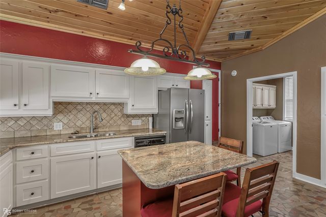 10865 Ferry Lake Road, Oil City, LA 71061