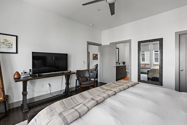2407 8th Ave S Apt 402, Nashville, TN 37204
