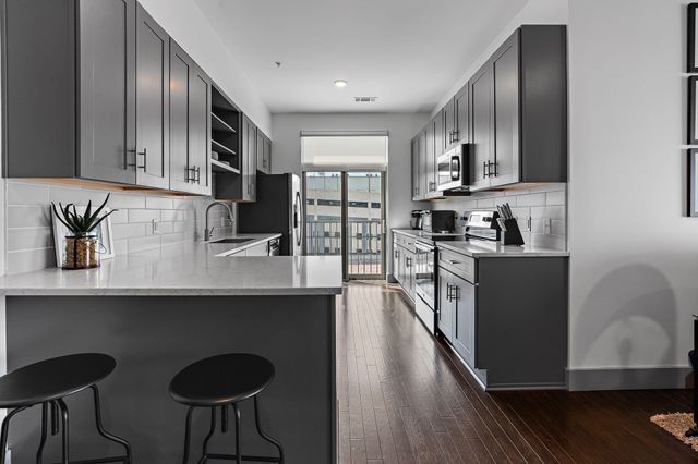 2407 8th Ave S Apt 402, Nashville, TN 37204