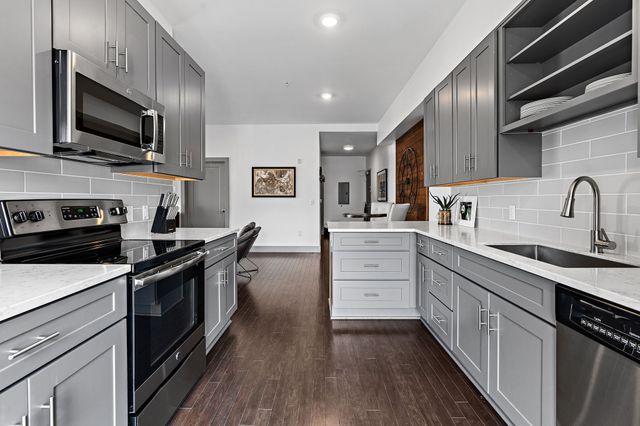 2407 8th Ave S Apt 402, Nashville, TN 37204
