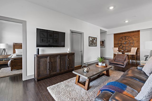 2407 8th Ave S Apt 402, Nashville, TN 37204