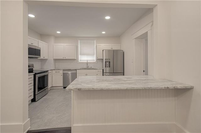 1704 Lake Avenue, Kansas City, KS 66103