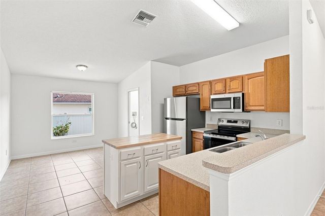 37150 HIGHLAND BLUFF CIRCLE, Dade City, FL 33523
