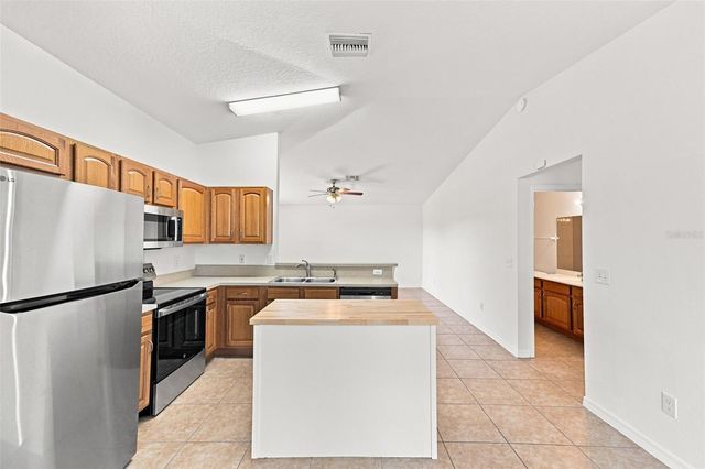 37150 HIGHLAND BLUFF CIRCLE, Dade City, FL 33523