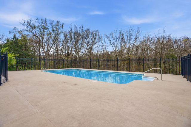 5200 THORNBROOK PKY, Columbia, MO 65203