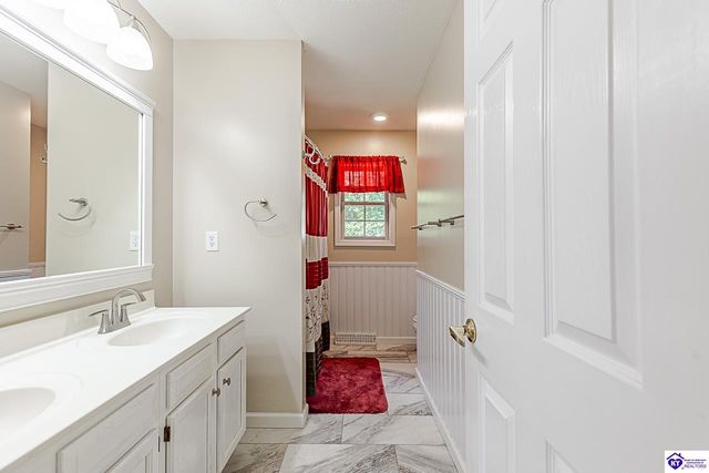 805 Greenview Circle, Elizabethtown, KY 42701
