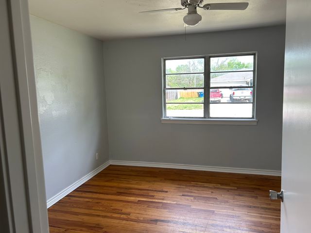 121 Vandenburg Drive, Denison, TX 75020