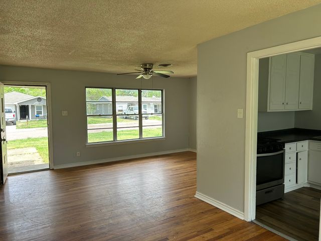 121 Vandenburg Drive, Denison, TX 75020