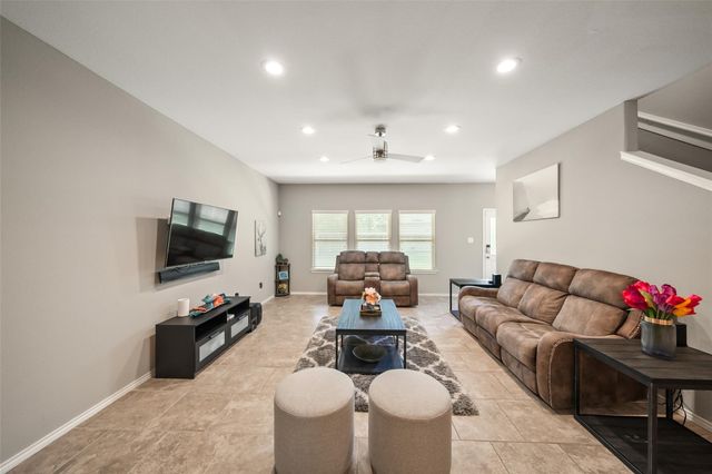 163 Meadow Valley Drive, Conroe, TX 77384