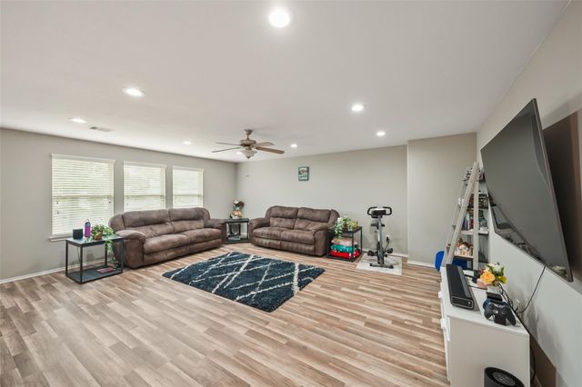 163 Meadow Valley Drive, Conroe, TX 77384