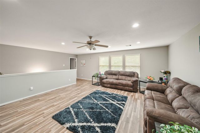 163 Meadow Valley Drive, Conroe, TX 77384