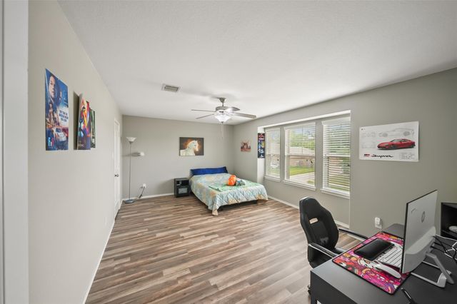 163 Meadow Valley Drive, Conroe, TX 77384