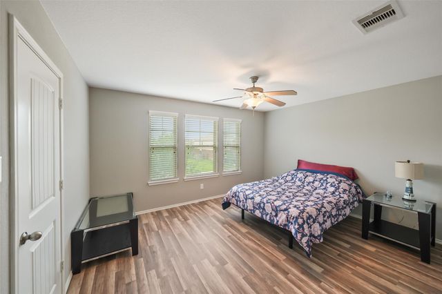 163 Meadow Valley Drive, Conroe, TX 77384