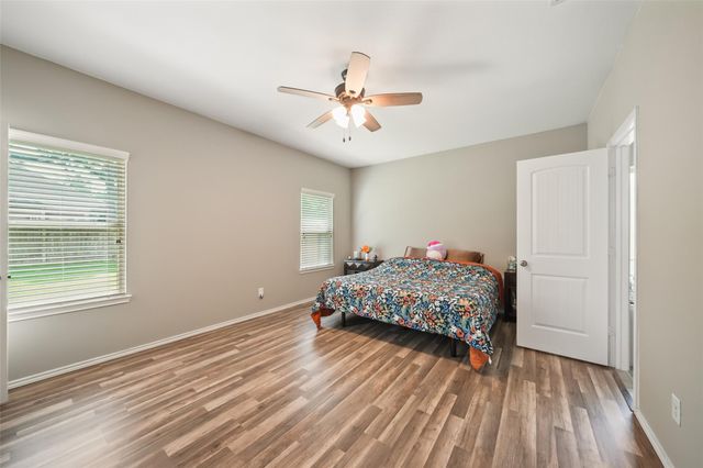 163 Meadow Valley Drive, Conroe, TX 77384