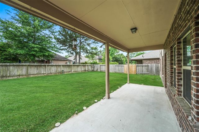 163 Meadow Valley Drive, Conroe, TX 77384