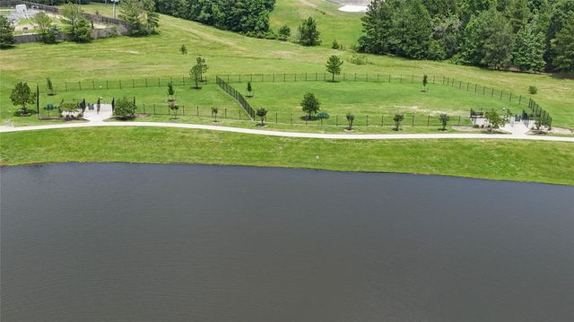 163 Meadow Valley Drive, Conroe, TX 77384