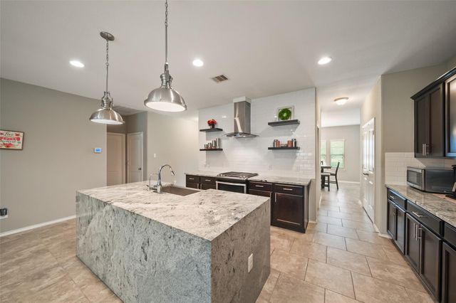 163 Meadow Valley Drive, Conroe, TX 77384