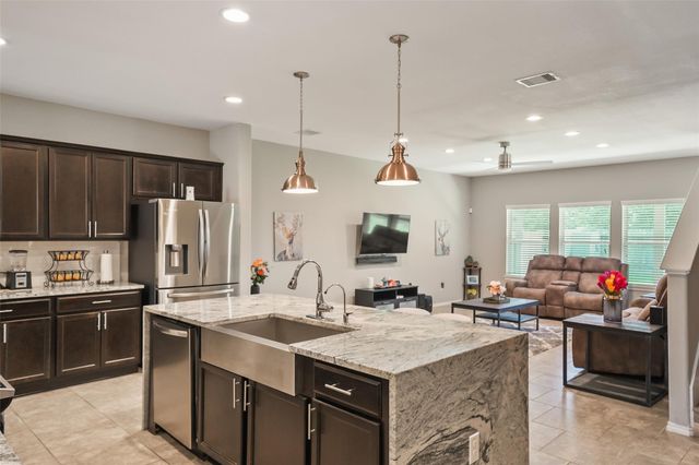 163 Meadow Valley Drive, Conroe, TX 77384