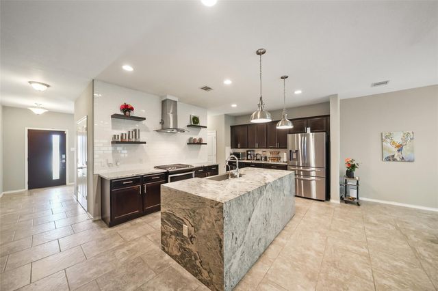 163 Meadow Valley Drive, Conroe, TX 77384