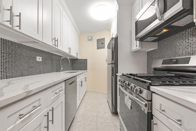 70-25 Yellowstone Boulevard 3U, Forest Hills, NY 11375