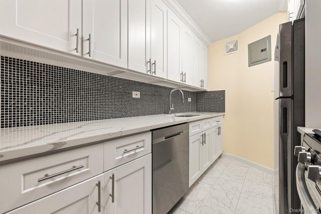 70-25 Yellowstone Boulevard 3U, Forest Hills, NY 11375