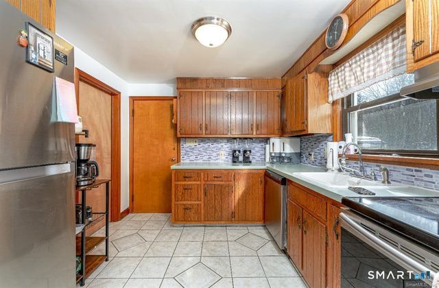 136 Pearl Lake Road, Waterbury, CT 06706