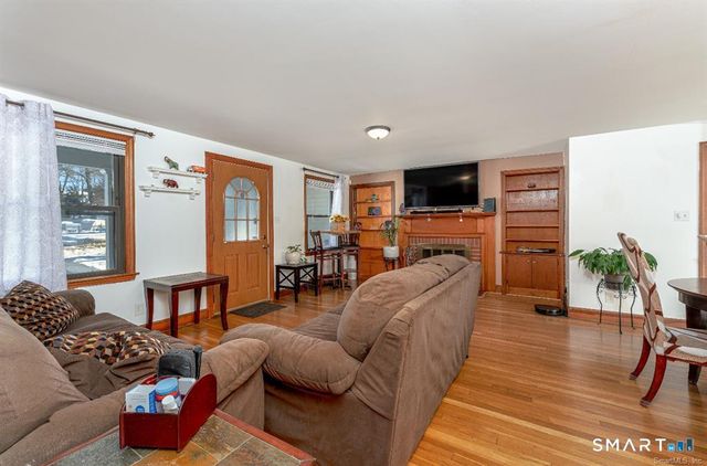 136 Pearl Lake Road, Waterbury, CT 06706