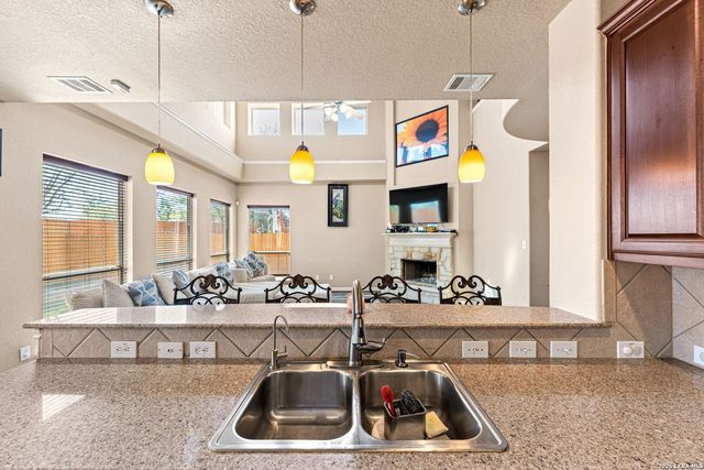 26042 Laurel, San Antonio, TX 78260