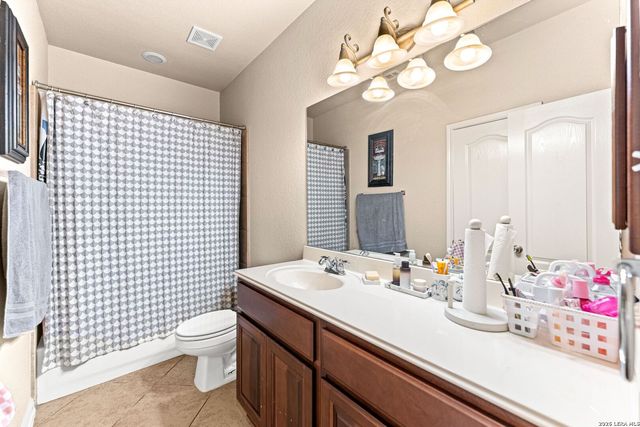 26042 Laurel, San Antonio, TX 78260