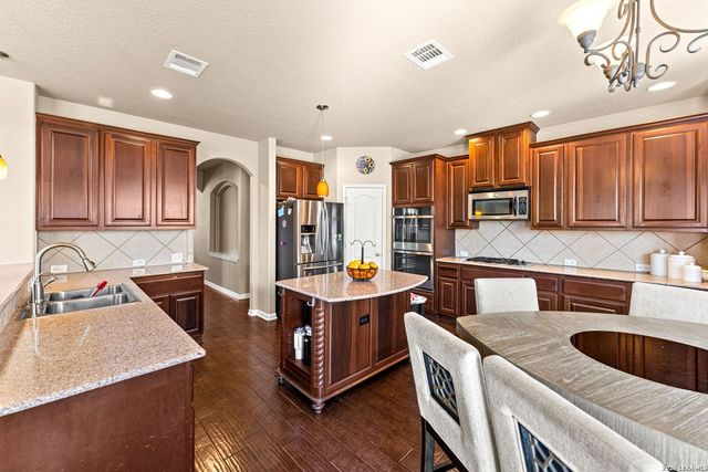 26042 Laurel, San Antonio, TX 78260