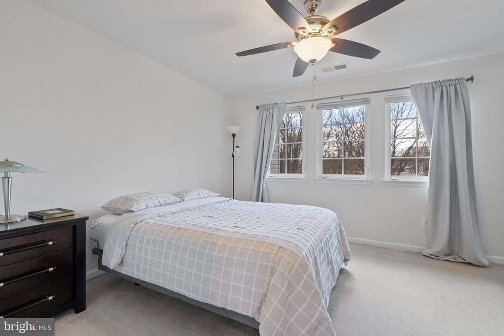 property-img