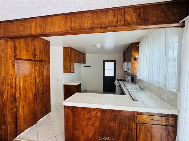 5140 E Los Flores, Long Beach, CA 90815