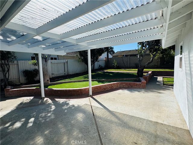 5140 E Los Flores, Long Beach, CA 90815