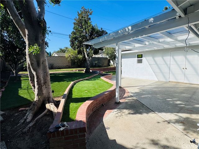 5140 E Los Flores, Long Beach, CA 90815
