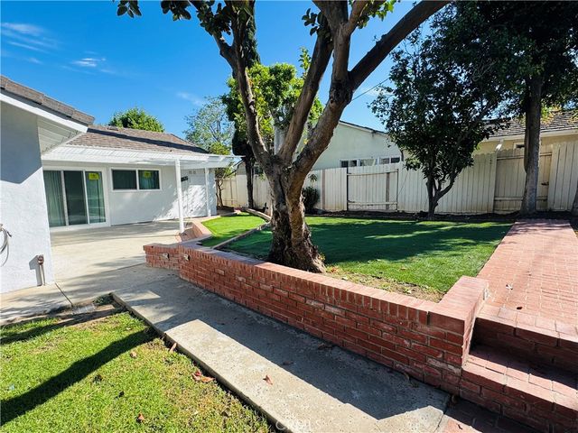 5140 E Los Flores, Long Beach, CA 90815