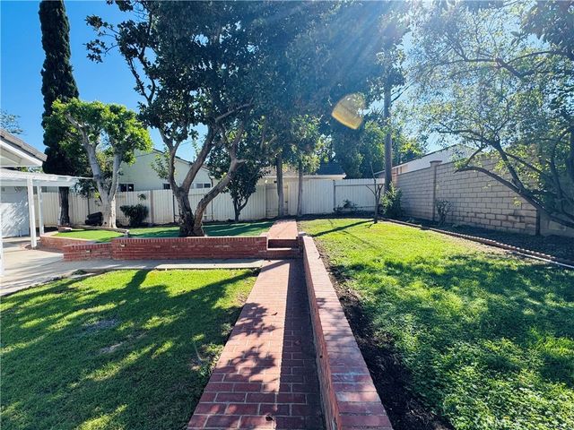 5140 E Los Flores, Long Beach, CA 90815