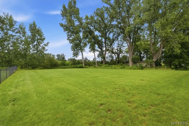5815 Robinson Road, Lockport Town, NY 14094