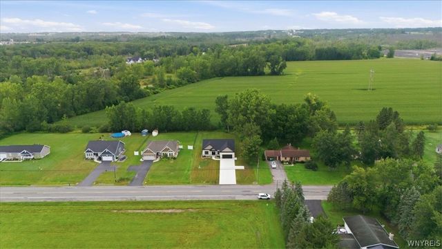 5815 Robinson Road, Lockport Town, NY 14094