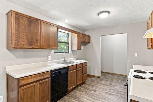 3016 W Hovey Street, Springfield, MO 65802