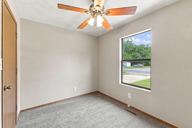 3016 W Hovey Street, Springfield, MO 65802