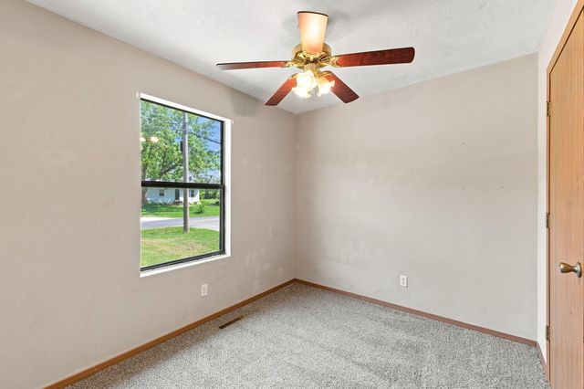 3016 W Hovey Street, Springfield, MO 65802