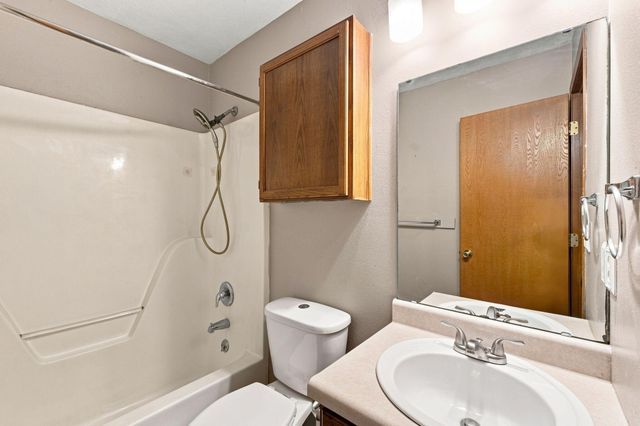 3016 W Hovey Street, Springfield, MO 65802