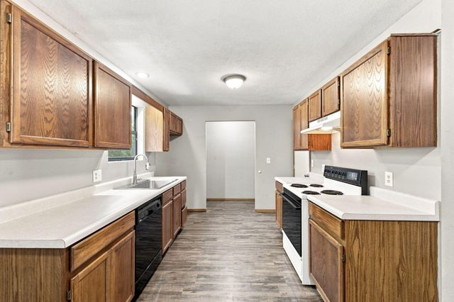 3016 W Hovey Street, Springfield, MO 65802