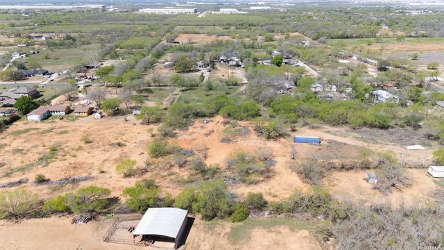7476 real, China Grove, TX 78263