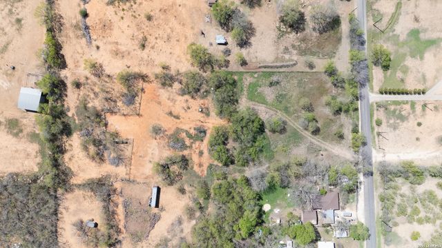 7476 real, China Grove, TX 78263