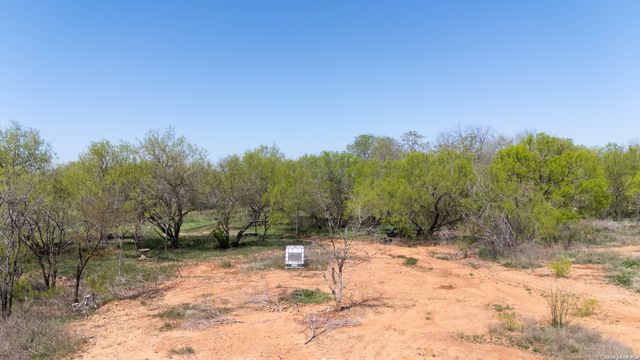 7476 real, China Grove, TX 78263