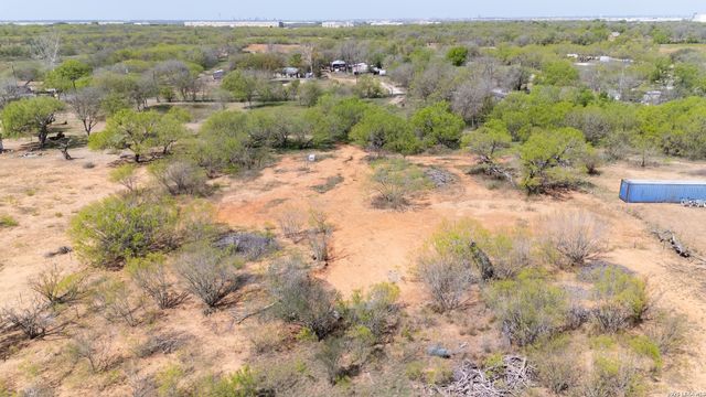 7476 real, China Grove, TX 78263